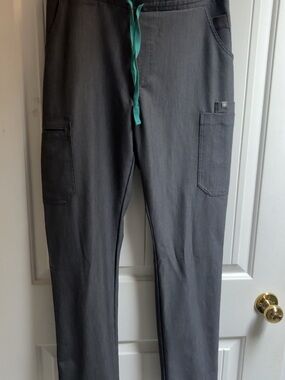 Yola Elastic Waistband Skinny Scrub Pants